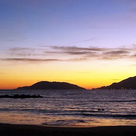 Сasa de vacaciones T T House *