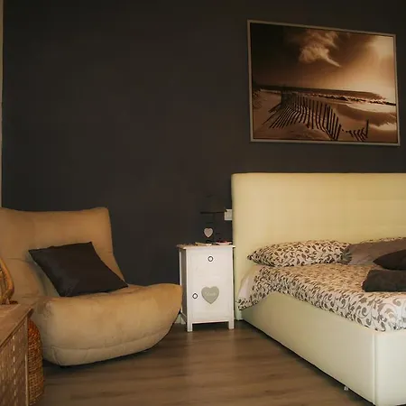 בית נופש T T House לה ספציה